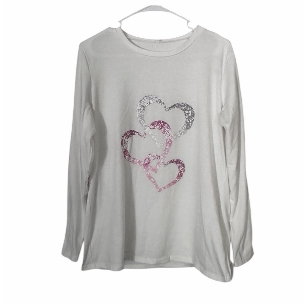 EMERY ROSE Women's Valentine's Day Giraffe Heart Print Tee Size Large - PreLoved